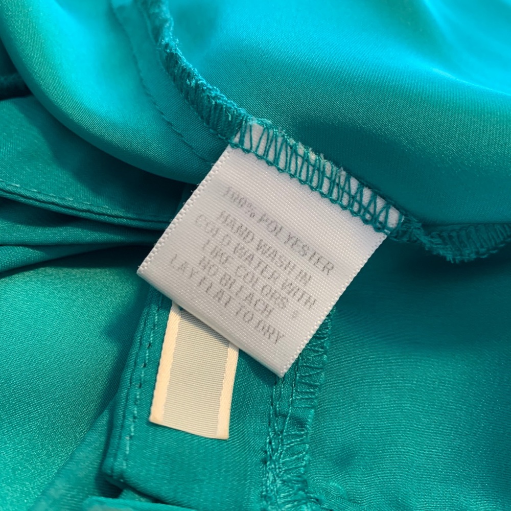 Gibson Green Ruffle Top - Picture 5 of 7